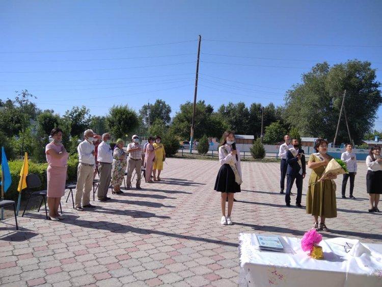 2020 жыл түлектеріне аттестатт тапсыру салтанаты. ДТІЖО Нургалиев Е